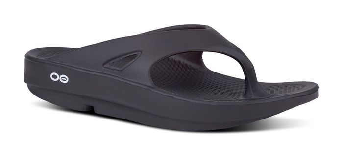 A comfortable black sandal featuring arch support and a thick sole, designed for casual wear and providing foot relief. Perfect for shopping and everyday activities.