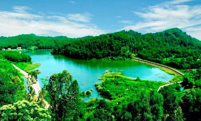 Dong Chuong Lake photo 1
