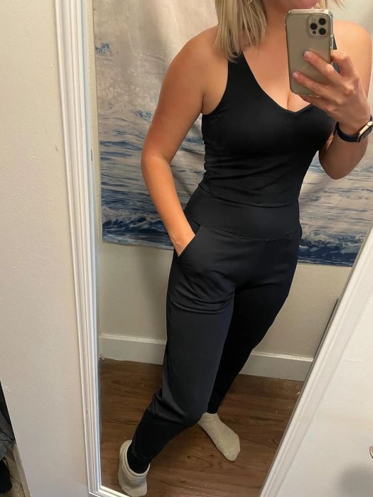 a reviewer snapping a mirror selfie while wearing the black joggers