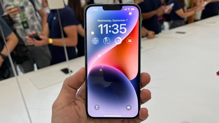 Nên chọn iPhone 14 với kích thước như thế nào?