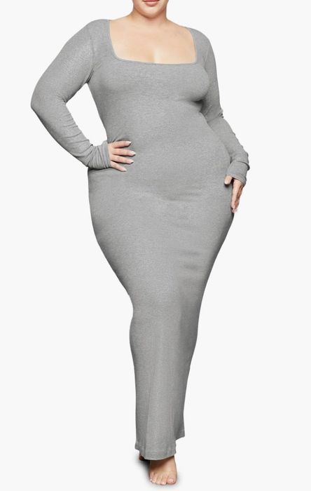 A model wearing the grey dress