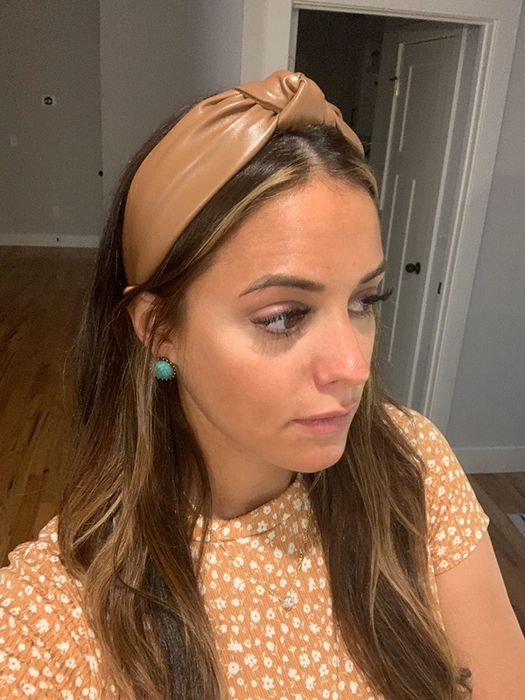 reviewer wearing a tan wide headband