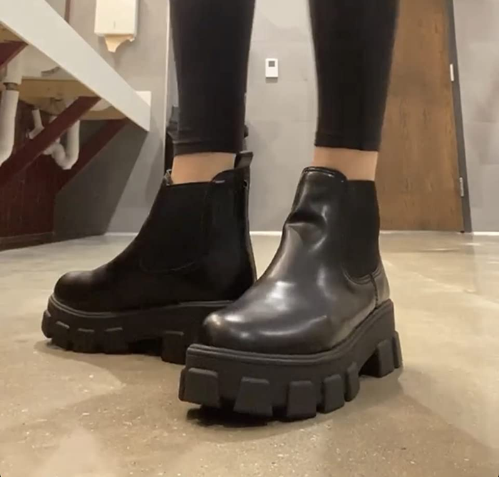 Another reviewer is shown wearing the same black boots.
