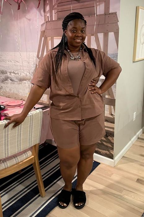 A reviewer showcasing the brown set