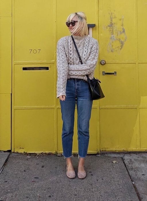 Mytour Editor Melanie Aman rocking the dark blue jeans