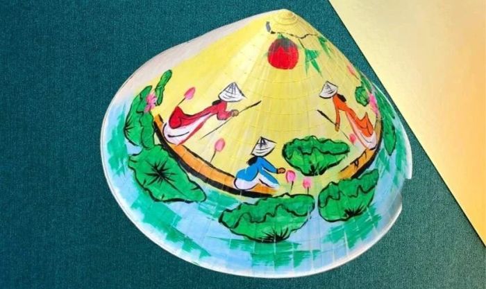 Trang trí nón lá bằng hình ảnh chiếc thuyền gần gũi và quen thuộc
