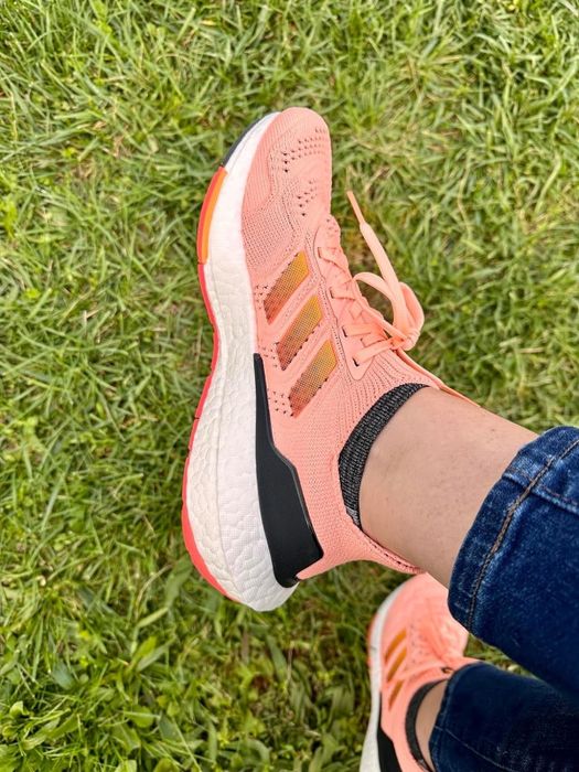 A reviewer wearing shoes.