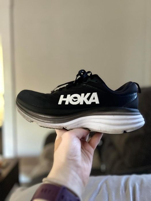 The reviewer is holding a shoe in their hands.
