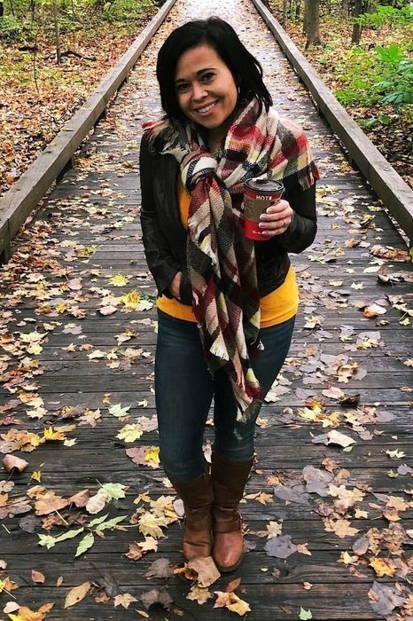 A reviewer wearing the scarf in pink.