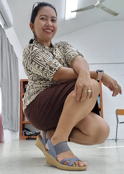 A reviewer is seen wearing blue sandals, showcasing their stylish and versatile design.