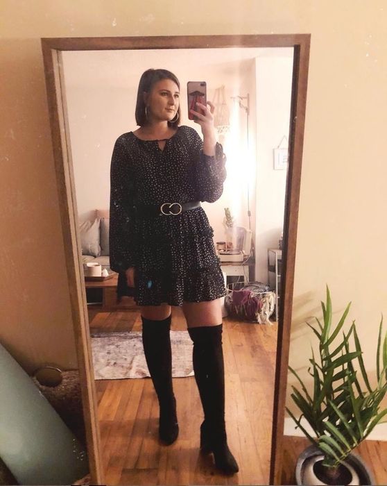 A reviewer showcasing the boots in black.