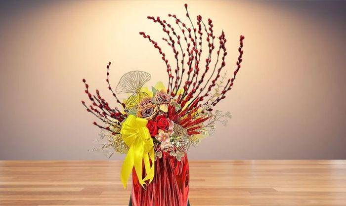 Mẫu cắm nụ tầm xuân ngày Tết 2025 đẹp theo hình trăng lưỡi liềm