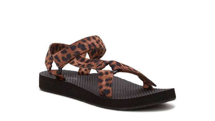 The strappy sandal in cheetah print.