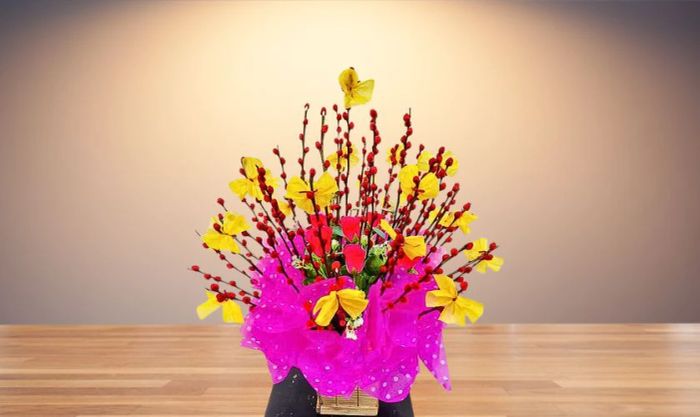 Mẫu cắm nụ tầm xuân ngày Tết 2025 đẹp kèm nơ vàng trang trí