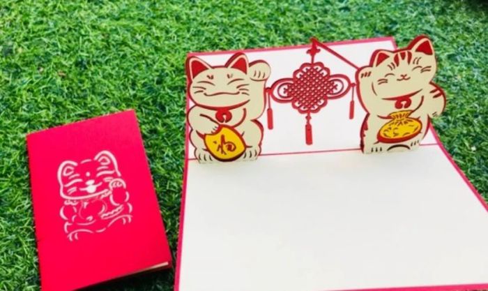 Mẫu thiệp chúc Tết 3D hình mèo thần tài dễ làm