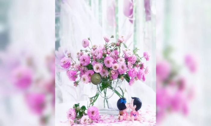 Mẫu cắm bình hoa tầm xuân ngày Tết 2025 thanh lịch và tinh tế