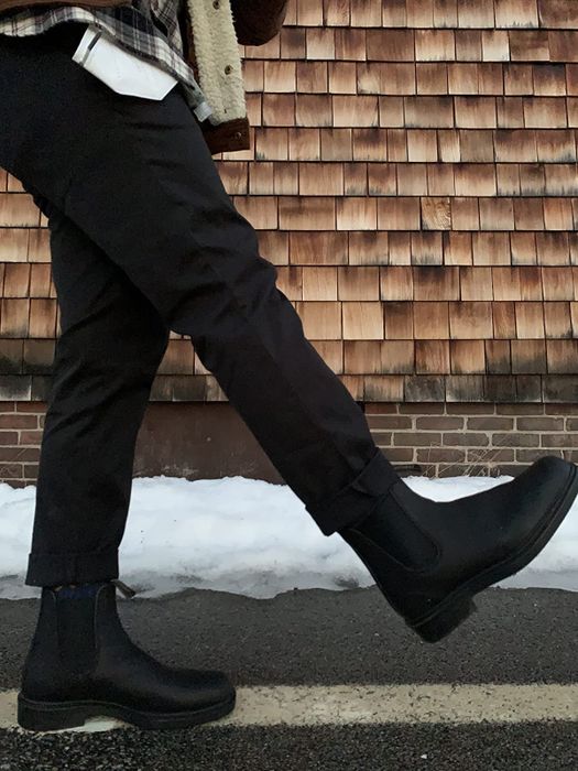 reviewer styled in black Blundstone Chelsea boots paired with dark jeans