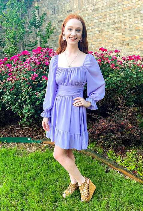 Another reviewer dressed in purple