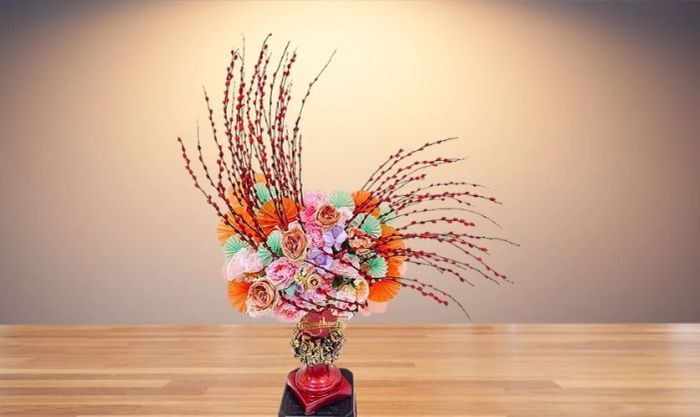 Mẫu cắm nụ tầm xuân ngày Tết 2025 đẹp theo hình chữ L