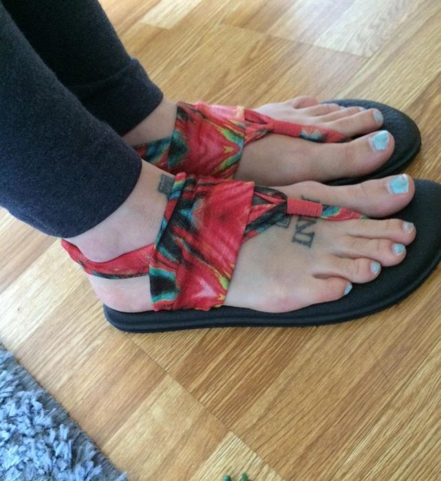 A reviewer sporting red sling sandals.