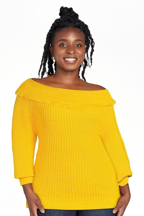 Model wearing a yellow top with jeans