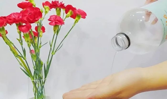 Chuẩn bị nước cắm hoa