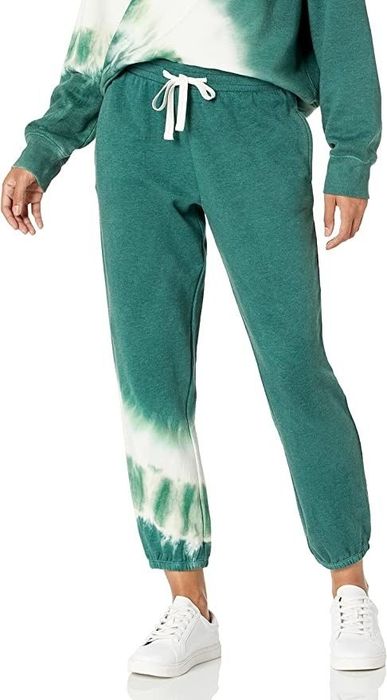 model showcasing the green sweatpants
