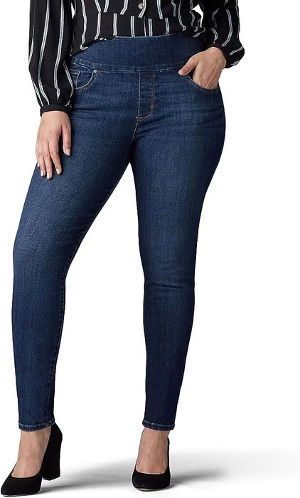 A model wearing the jeggings