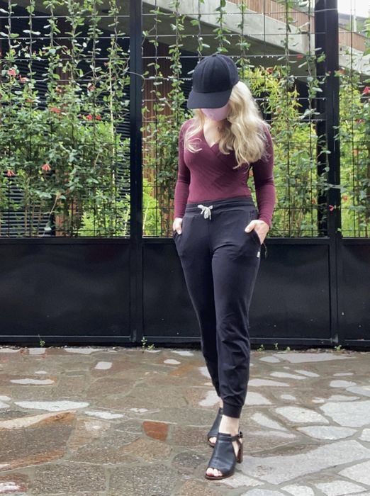 Mytour writer rocking a pair of black joggers