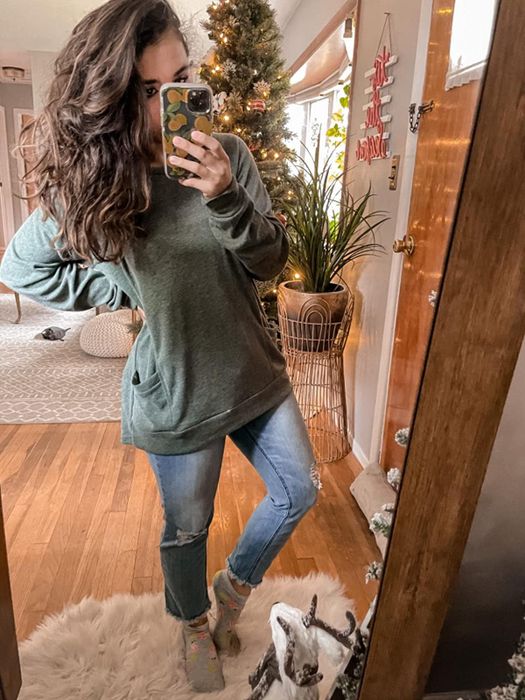 a reviewer wearing the green shirt