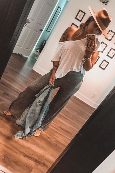 reviewer showcasing a full outfit with the green pants