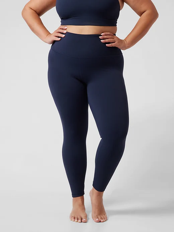 A model wearing navy leggings