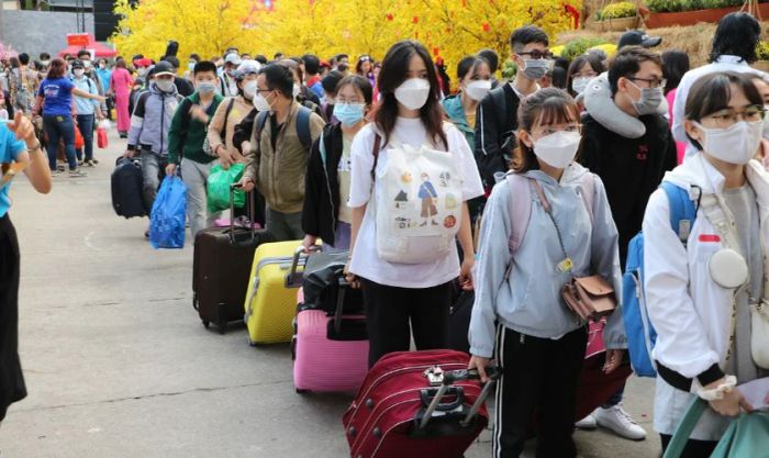 Tình hình giao thông và việc đặt vé tàu xe khó khăn đòi hỏi sự chuẩn bị kỹ càng