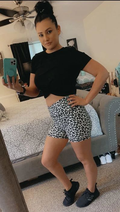 A different reviewer sharing a mirror selfie in the same shirt.