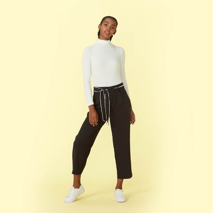 a model wearing The Packable Everyday Pant in sea urchin