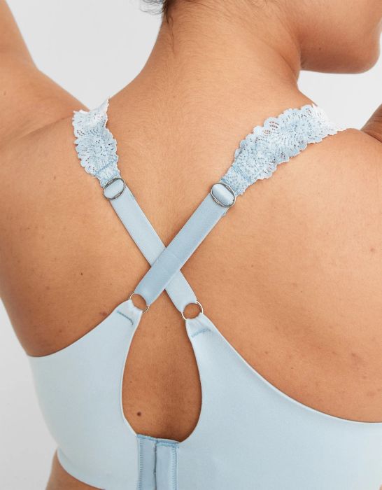 the cross-strap back design of the bra