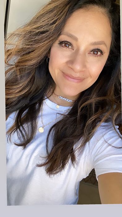 A reviewer with straight hair that appears smooth and free of damage