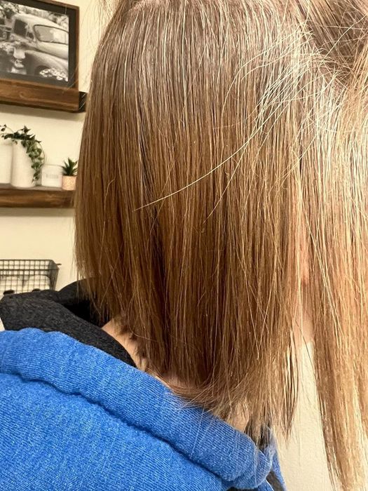 A reviewer with oily hair before using the dry shampoo