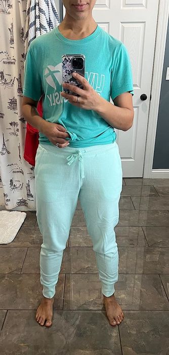 A reviewer wearing a blue top and pants