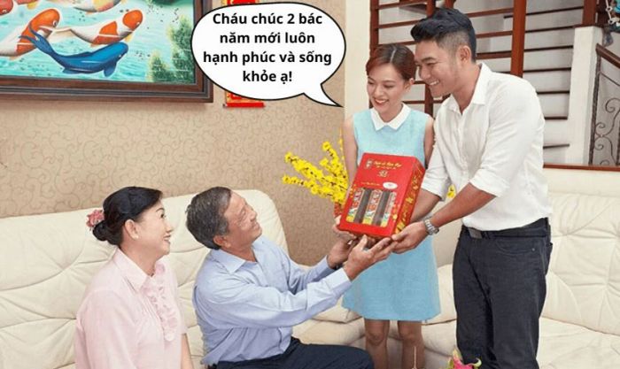 Những câu nói ghi điểm khi tặng quà Tết cho bố mẹ người yêu?