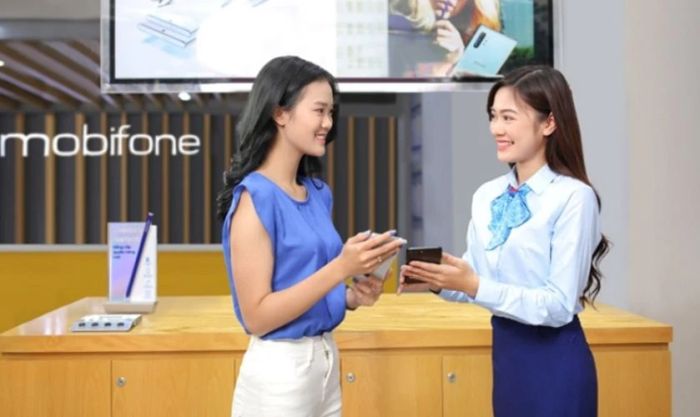 Đến cửa hàng MobiFone để mua SIM đầu số 0902 như thế nào?