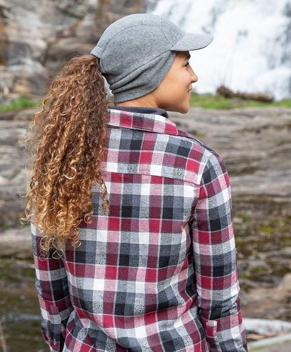 A model wearing the gray cap