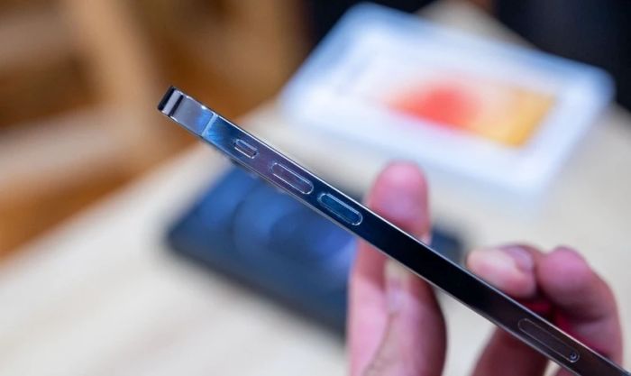 kiểm tra phím cứng trên iPhone 12 Pro Max cũ