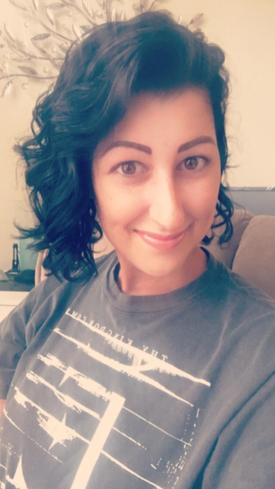 reviewer with naturally curly hair