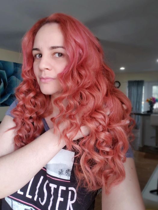 Another reviewer flaunting their vibrant pink hair