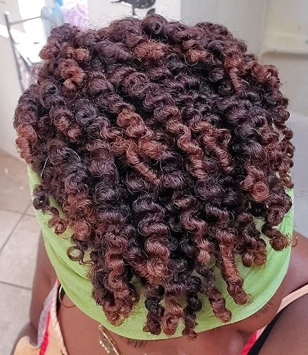 An overhead shot of the same reviewer’s curls appearing defined and glossy