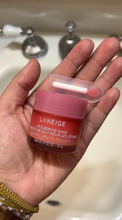 Reviewer holding the lip mask jar and its applicator