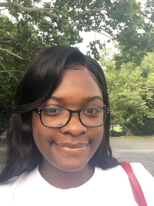 Reviewer showcasing perfectly laid edges