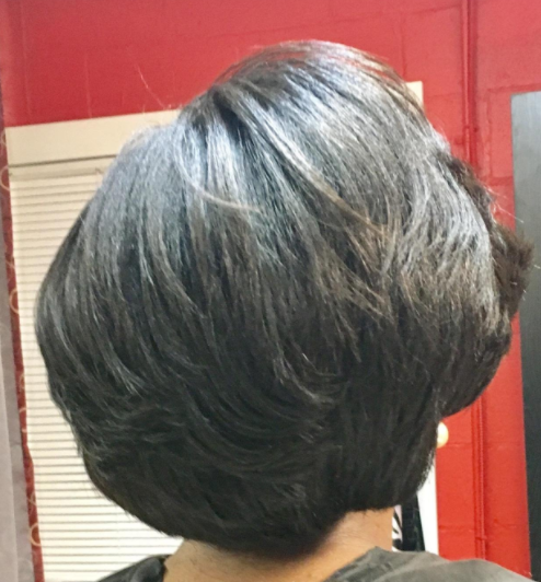 The same reviewer with sleek, straightened hair