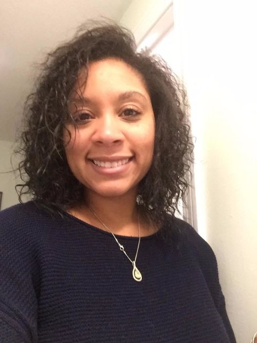 reviewer with naturally frizzy curls